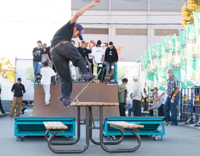 ピクニックテーブル