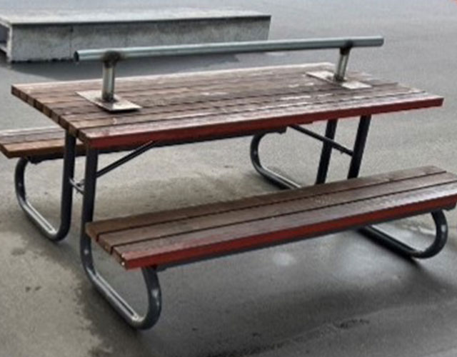 今大会用特注ピクニックテーブル
